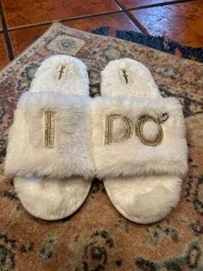 Dearfoams White Furry "I DO" Slippers with Gold Accent